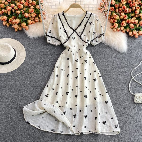 Lightly Mature Floral Dress Women's Summer French First Love Tea Break Skirt Gentle Temperament White V-Collar Dress